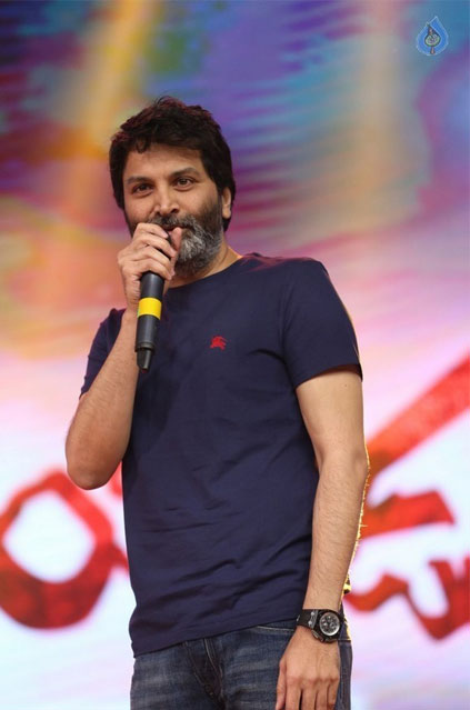 trivikram srinivas,pawan kalayan,katamaraudu pre release function,trivikram speech,pawan fans  అదరగొట్టిన త్రివిక్రమ్ స్పీచ్.!  